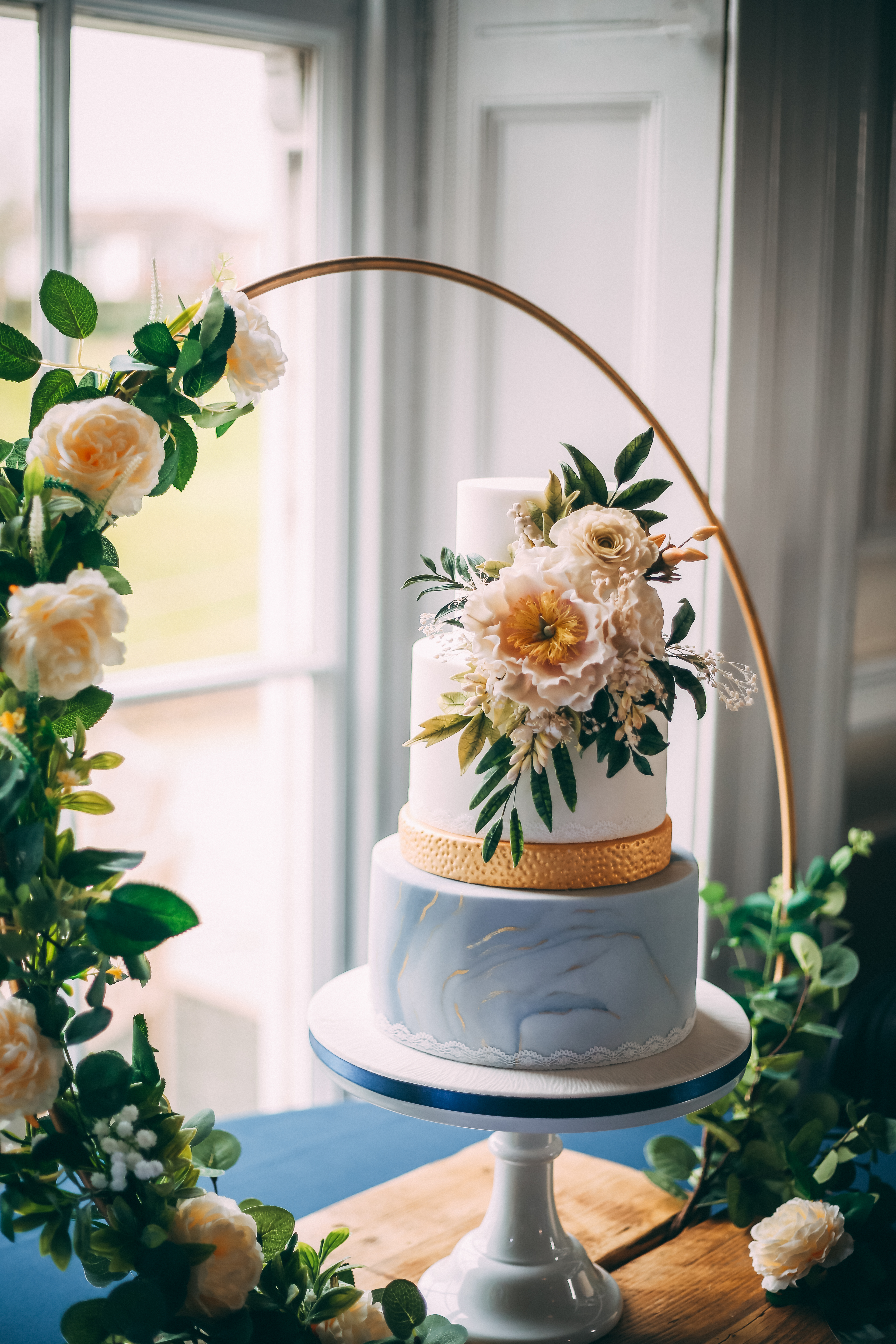 blue marble wedding cake sugar flowers